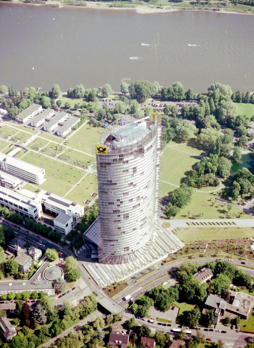 Bonn from the bird's eye view: Office and corporate management high-rise building Post Tower on Charles-de-Gaulle-Strasse in the district Gronau in Bonn in the state North Rhine-Westphalia, Germany