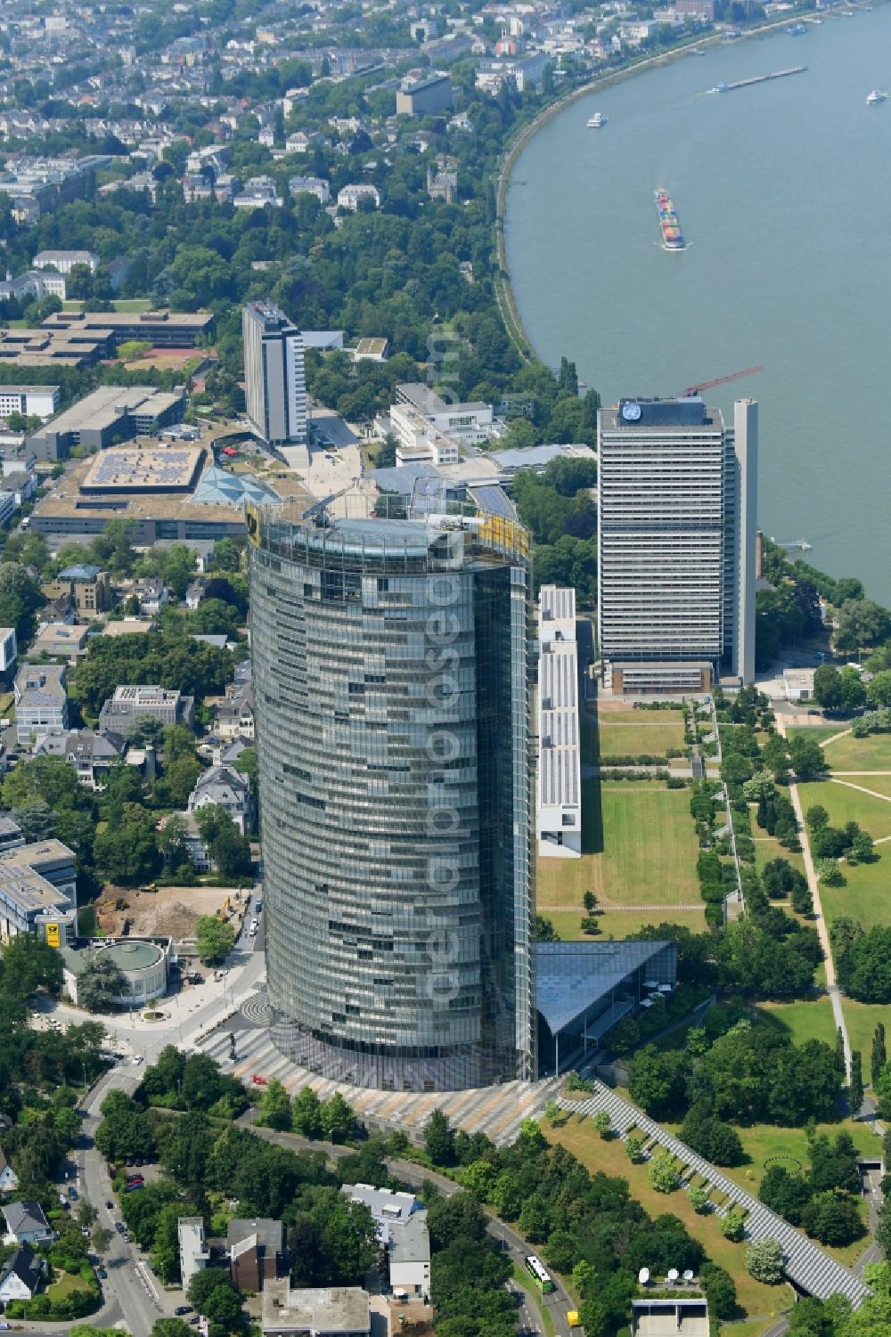 Bonn from the bird's eye view: Office and corporate management high-rise building Post Tower on Charles-de-Gaulle-Strasse in the district Gronau in Bonn in the state North Rhine-Westphalia, Germany