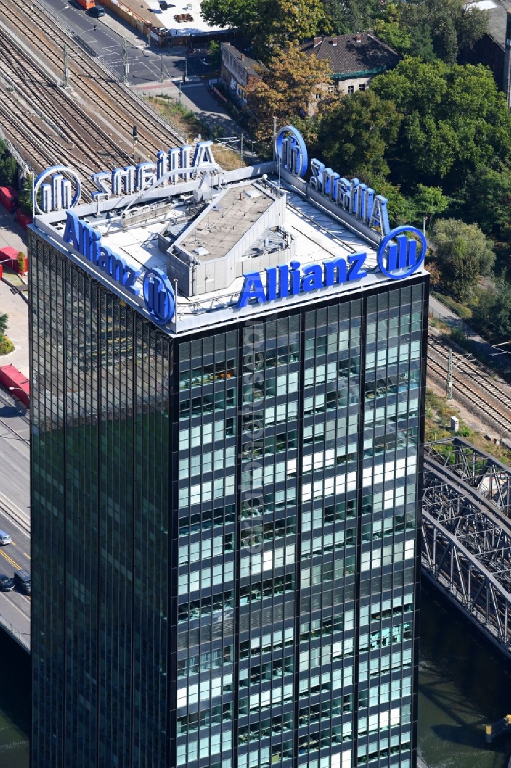 Aerial image Berlin - Office and corporate management high-rise building An den Treptowers in the district Treptow in Berlin, Germany