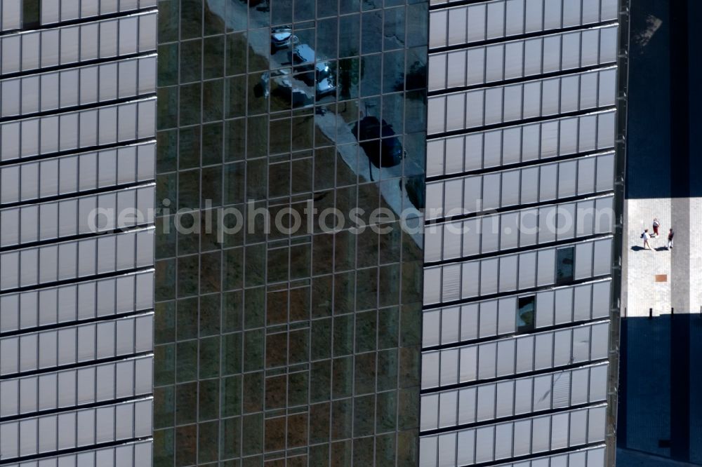 Aerial photograph Bremen - Office and corporate management high-rise building Wesertower Am Weser-Terminal in Bremen, Germany