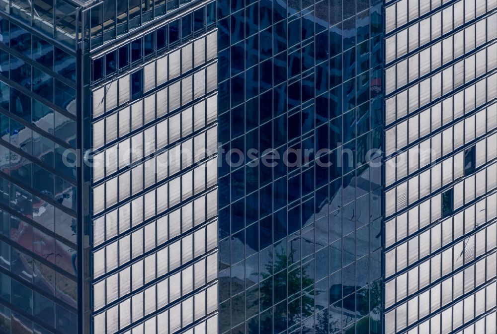 Aerial photograph Bremen - Office and corporate management high-rise building Wesertower Am Weser-Terminal in Bremen, Germany