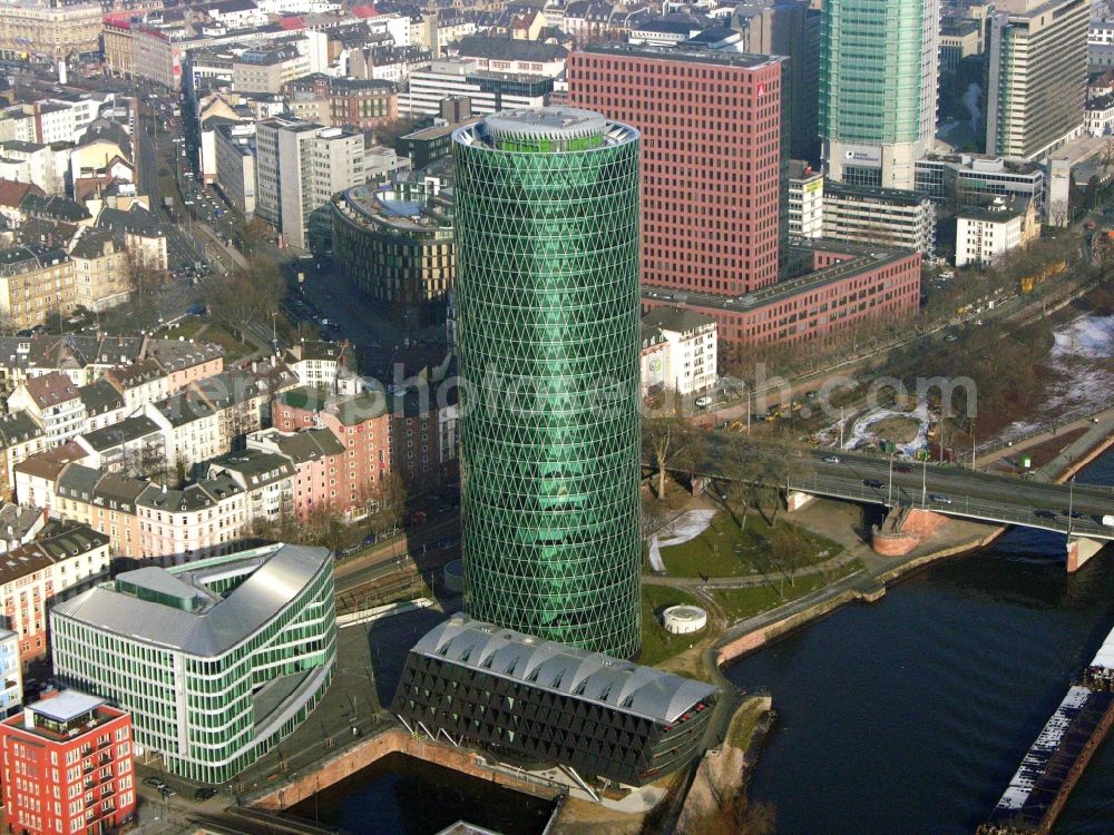 Frankfurt am Main from the bird's eye view: Office and corporate management high-rise building WesthafenTower on place Westhafenplatz in the district Gutleutviertel in Frankfurt in the state Hesse, Germany