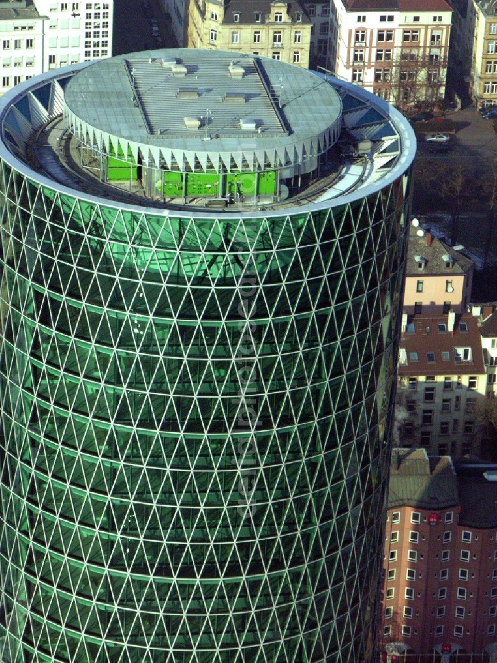 Aerial photograph Frankfurt am Main - Office and corporate management high-rise building WesthafenTower on place Westhafenplatz in the district Gutleutviertel in Frankfurt in the state Hesse, Germany