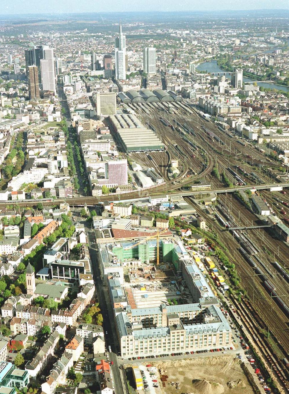 Frankfurt am Main from above - Büro- und Verwaltungsbau Galluspark am Frankfurter Hauptbahnhof