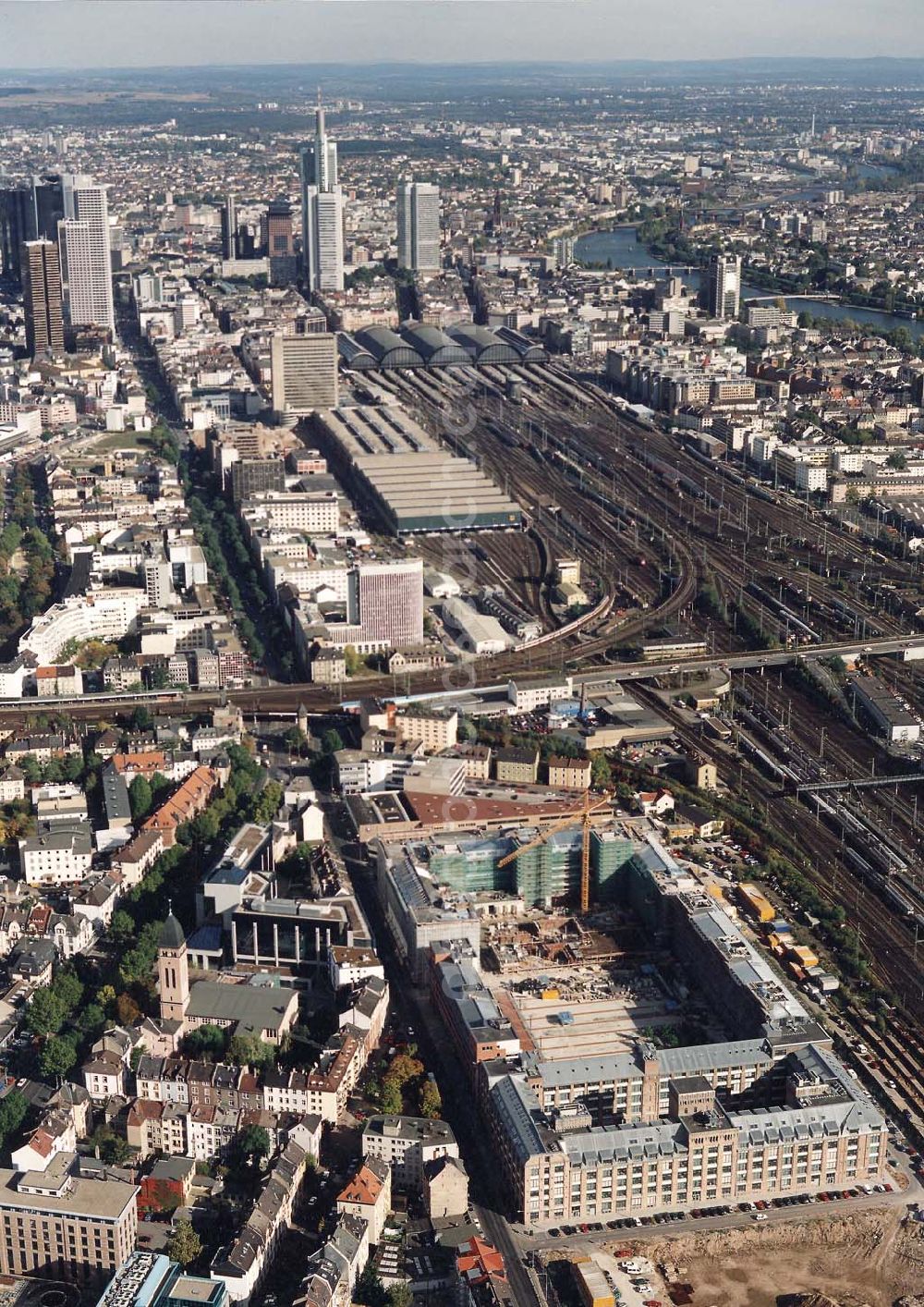 Frankfurt am Main from above - Büro- und Verwaltungsbau Galluspark am Frankfurter Hauptbahnhof