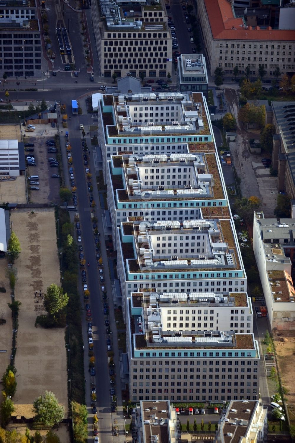 Berlin from the bird's eye view: View of the office and administrative building Stettiner Carre in the Nordbahnhof area at Caroline Michaelis Strasse in Berlin - Mitte