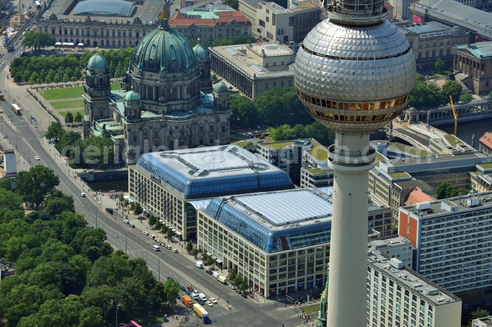 Aerial photograph Berlin Mitte - Office, residential and commercial building ensemble City Quartier Berlin Domaquaree in the city center Mitte district of Berlin