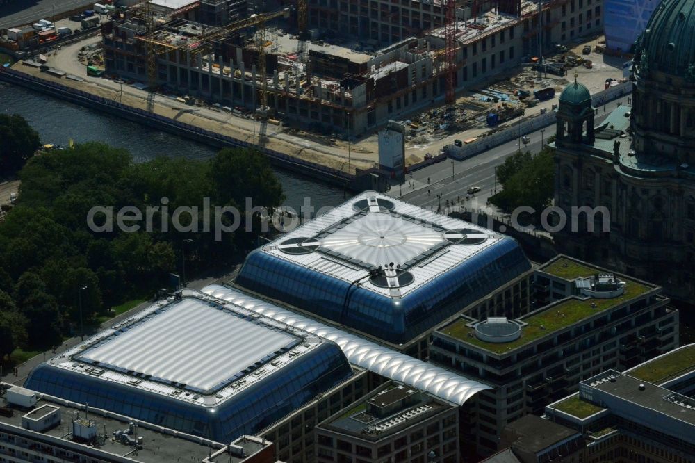 Aerial photograph Berlin Mitte - Office, residential and commercial building ensemble City Quartier Berlin Domaquaree in the city center Mitte district of Berlin