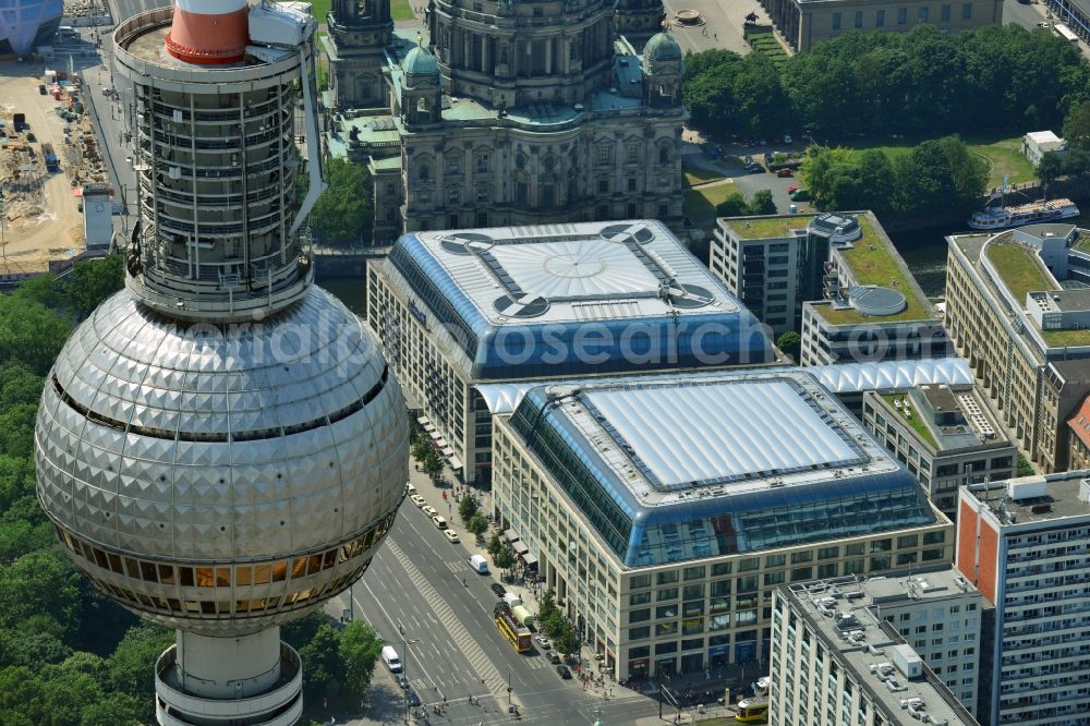 Aerial photograph Berlin Mitte - Office, residential and commercial building ensemble City Quartier Berlin Domaquaree in the city center Mitte district of Berlin