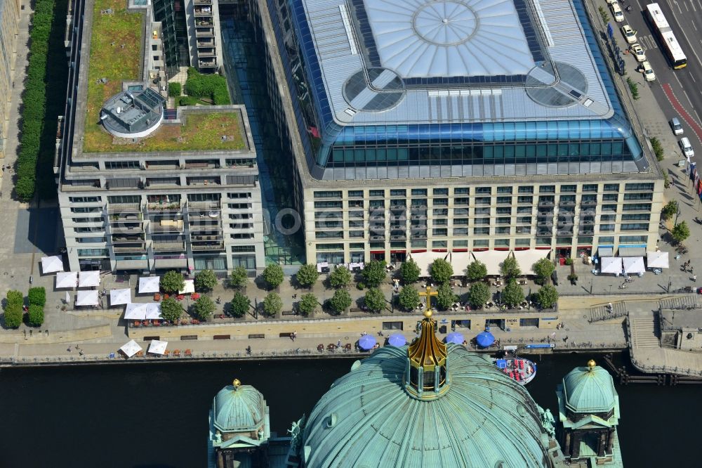 Aerial photograph Berlin Mitte - Office, residential and commercial building ensemble City Quartier Berlin Domaquaree in the city center Mitte district of Berlin