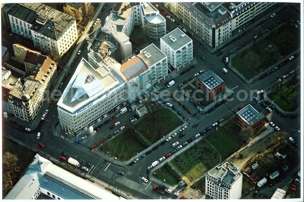 Aerial image Berlin - Büro- und Wohnhauskomplex der BAYERISCHEN HAUSBAU an der Invalidenstraße / Hannoversche Straße mit den beiden Torhäusern zur Charité.