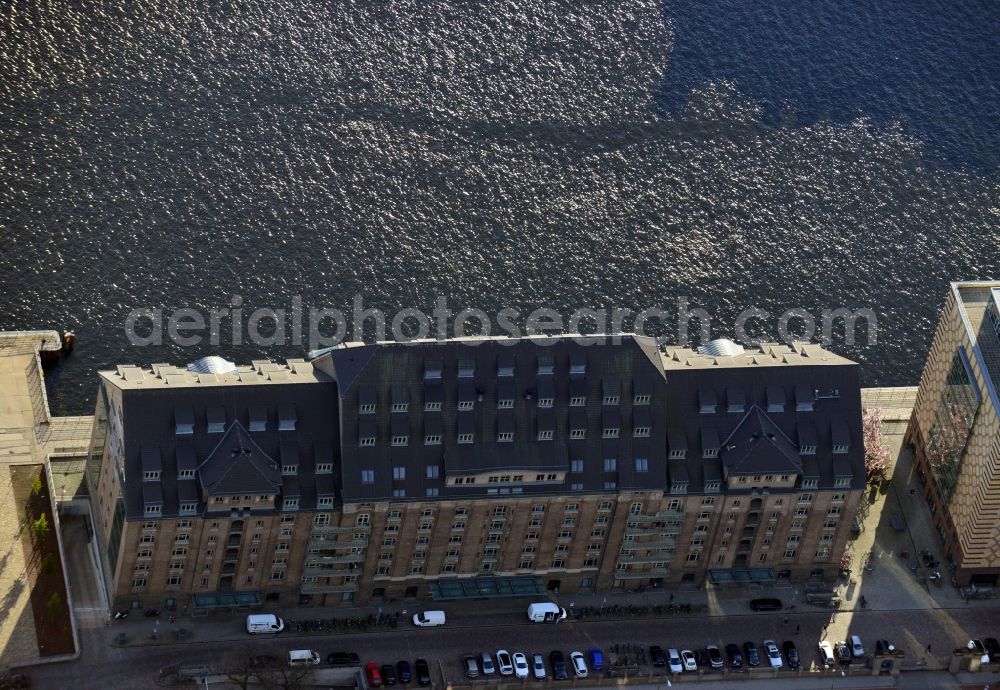 Aerial image Berlin - Office space in the former granary at Stralauer Allee in Berlin - Friedrichshain. The Spreespeicher in the eastern harbor was refurbished in 2001 and equipped with modern office lofts. Among others the Berlin branch of affiliate marketing network Zanox resides in those premises