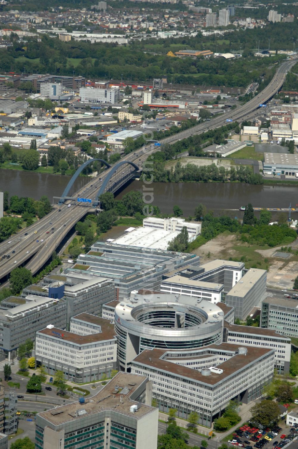 Offenbach am Main from the bird's eye view: Office building Omega Haus on street Strahlenbergerstrasse in Offenbach am Main in the state Hesse, Germany