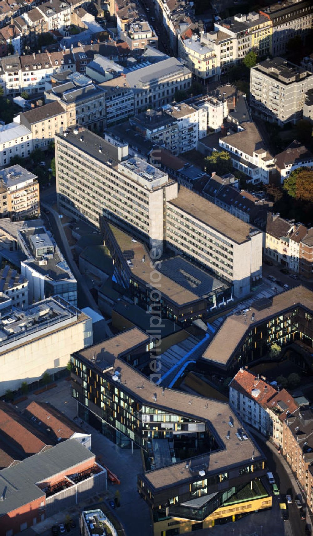 Aachen from above - Das Direktionsgebäude der AachenMünchener Versicherung AG in der Borngasse in Aachen in Nordrhein-Westfalen. Ein Projekt des Unternehmens ALPINE Bau Deutschland AG. A office block of AachenMuenchener Versicherung AG at the street Borngasse in Aachen in North Rhine-Westphalia. A project of ALPINE Bau Deutschland AG company.