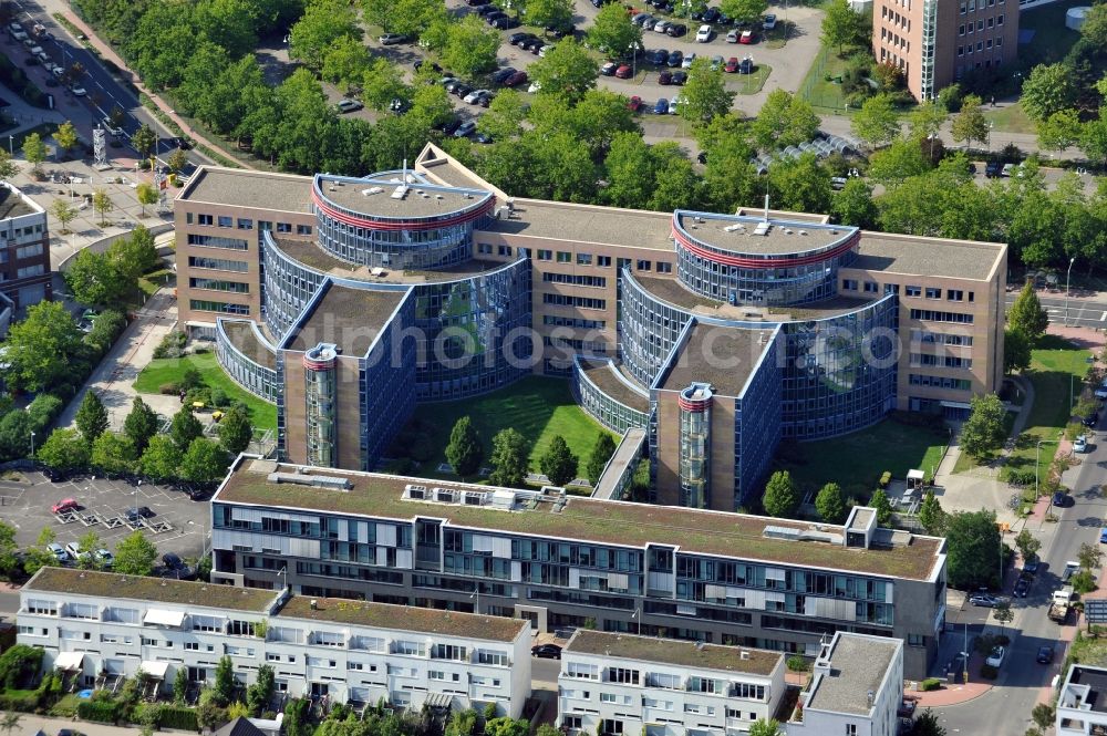 Frankfurt am Main from the bird's eye view: View of the office building of the ACE European Group Limited in Frankfurt am Main in the state Hesse