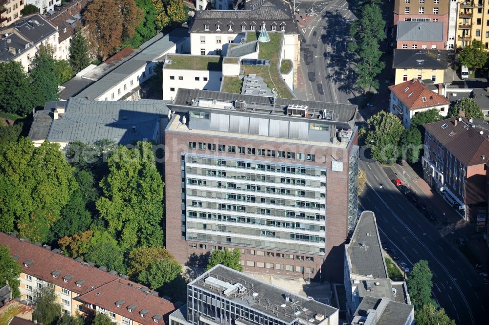 Aerial image Frankfurt am Main - Bürogebäude Arca-Haus, Sitz der IBM Pensionskasse Deutschland, an der Eschersheimer Landstraße im Stadtteil Westend-Süd in Frankfurt am Main in Hessen. Office building Arca-Haus at the street Eschersheimer Strasse in the district Westend in Frankfurt at the Main in Hesse.