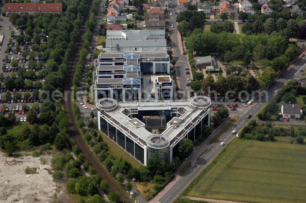 Aerial photograph Bad Homburg von der Höhe - Blick auf das Bürogebäude Porticus und die Geschäftsstelle von Customer Care & Consulting GmbH im Stadtteil Ober-Eschbach von Bad Homburg in Hessen. Das Bürogebäude Porticus bietet vielen Unternehmen, wie z.B. dem Bildungswerk der Hessischen Wirtschaft e.V und der ILOG Deutschland GmbH Büroflächen. Kontakt: ILOG Deutschland GmbH, Tel. +49 (0) 617 240 600,