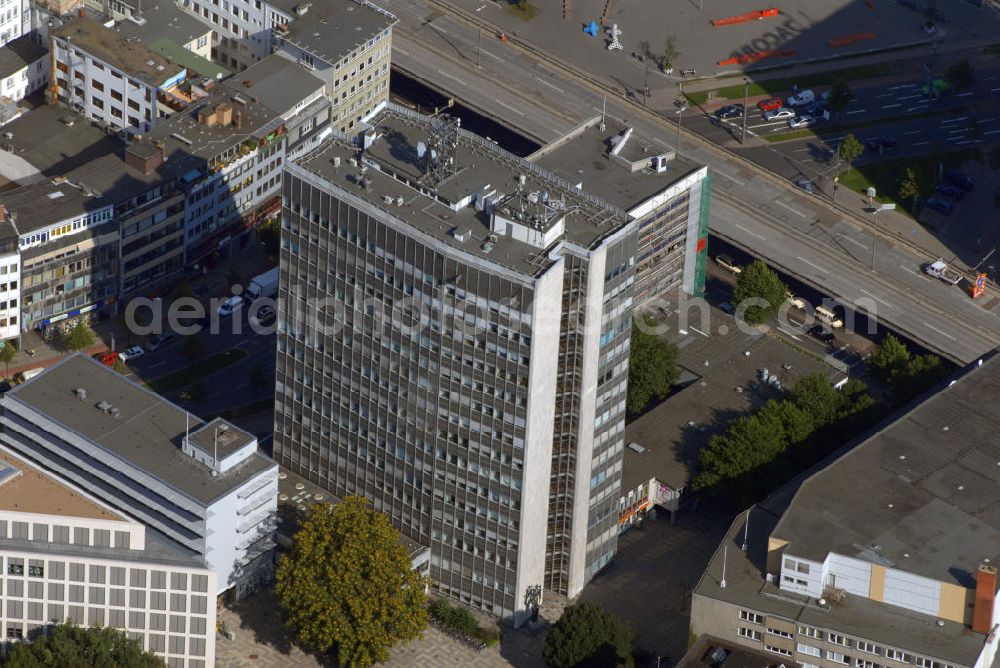 Aerial photograph Bremen - Blick auf das Bürogebäude am Herdentorsteinweg Ecke Rembertiring.