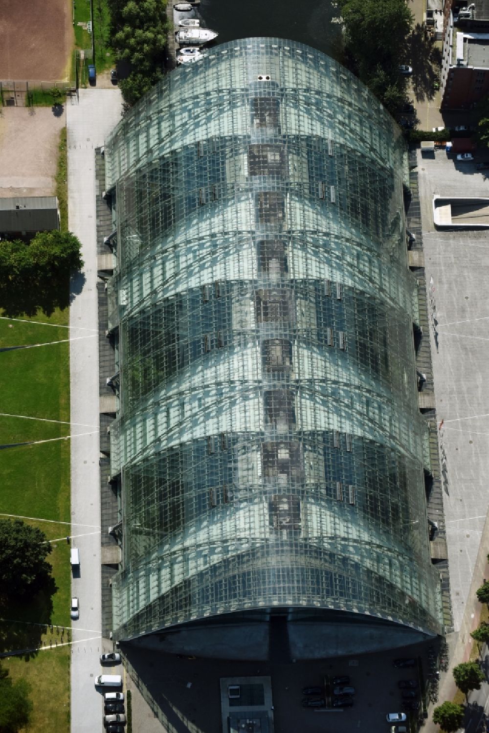 Aerial photograph Hamburg - Office building Berliner Bogen in the Hammerbrook part of Hamburg. The glass and steel building is located at a water basin and is home to TUI Cruises