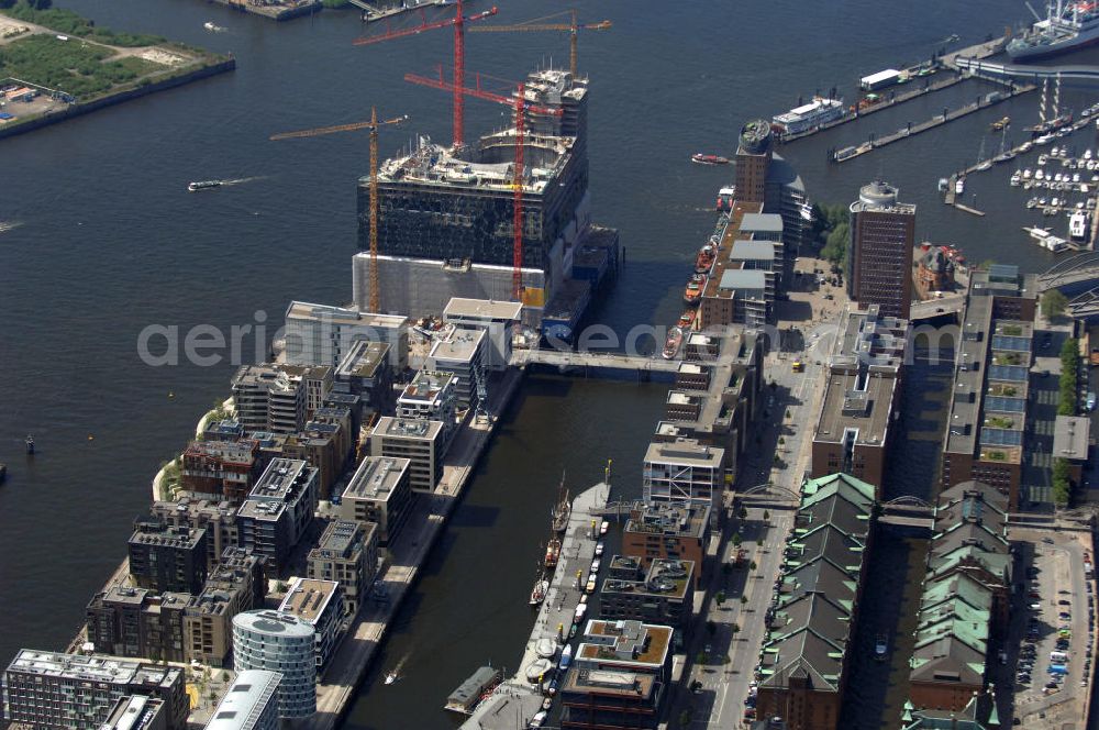 Aerial image Hamburg - Office Building and condominiums at the streets Am Kaiserkai and Am Sandtorkai in the Hafencity district and the warehouse district Hamburg