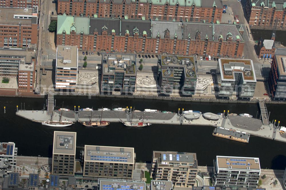 Aerial photograph Hamburg - Office Building and condominiums at the street Am Sandtorkai in the Hafencity district Hamburg and in the warehouse district