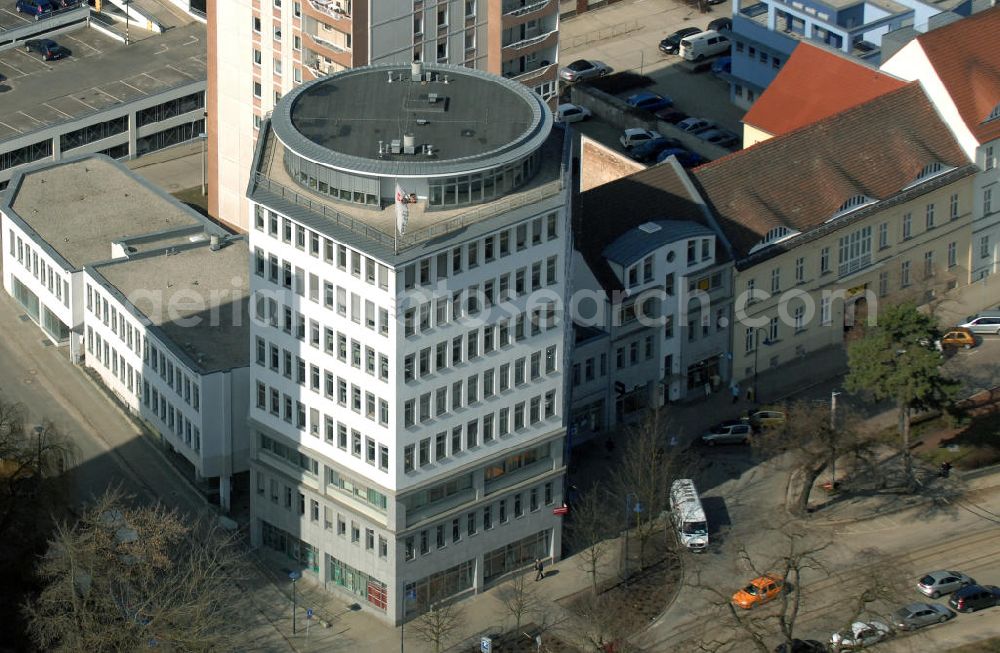 Aerial image Frankfurt (Oder) - Blick auf ein Büro- und Geschäftsgebäude an der Ecke Zehmeplatz / Gubener Straße im Stadtzentrum von Frankfurt (Oder). View of an office and retail building at the corner Zehmeplatz / Gubener Street in the city center of Frankfurt (Oder).