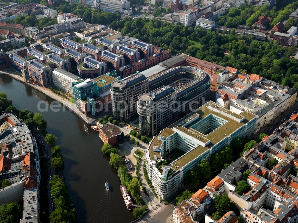 Berlin from above - Rent office of the Ministry of the Interior on the banks of the River Spree in Berlin Moabit