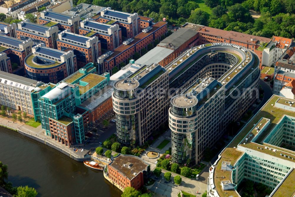 Aerial photograph Berlin - Rent office of the Ministry of the Interior on the banks of the River Spree in Berlin Moabit