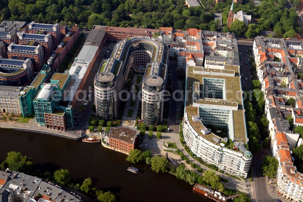 Berlin from above - Rent office of the Ministry of the Interior on the banks of the River Spree in Berlin Moabit