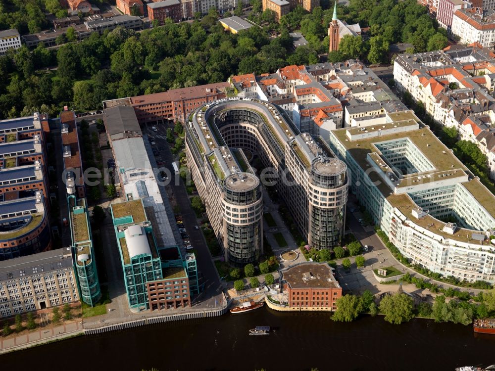 Aerial photograph Berlin - Rent office of the Ministry of the Interior on the banks of the River Spree in Berlin Moabit