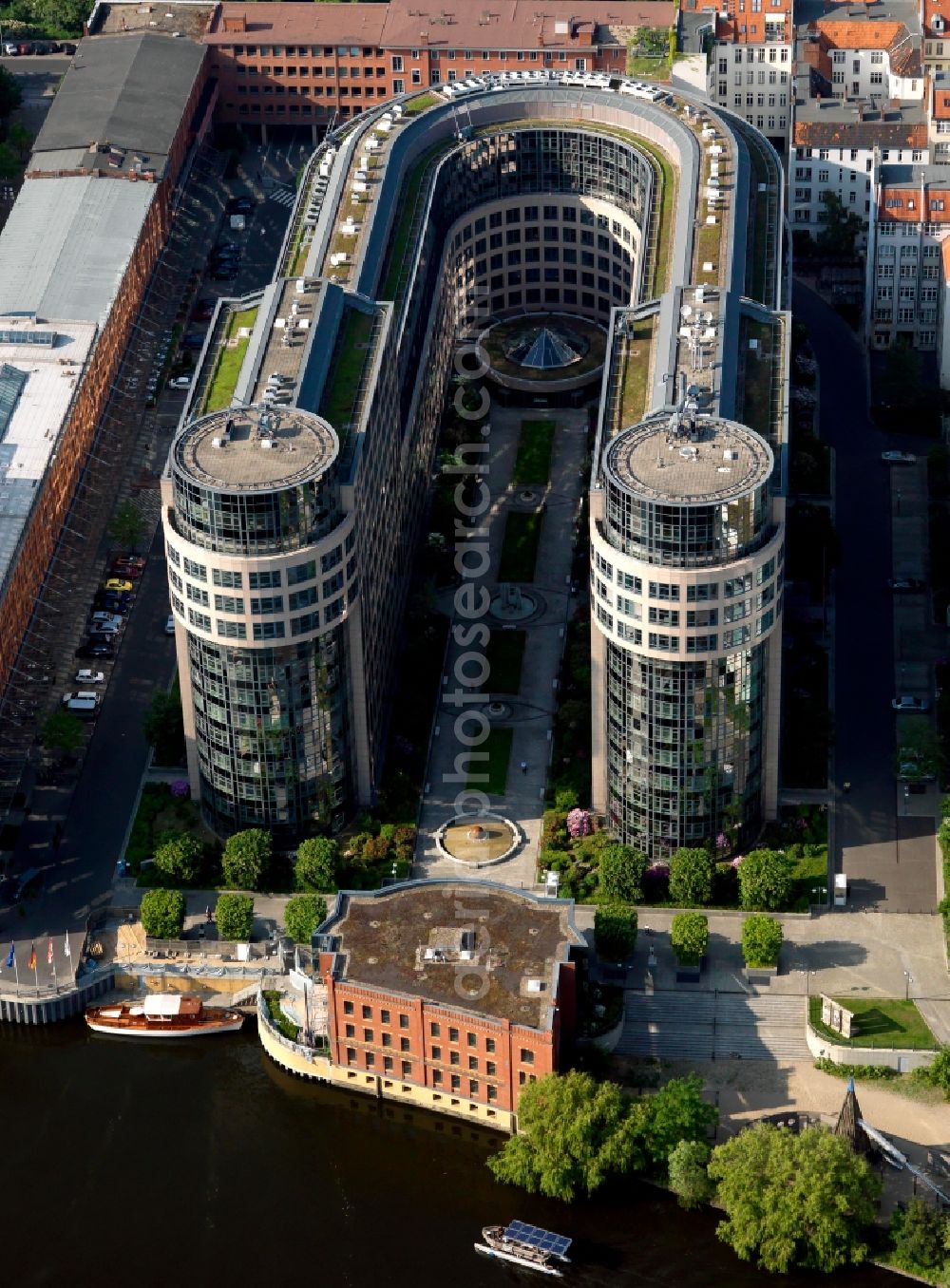 Berlin from above - Rent office of the Ministry of the Interior on the banks of the River Spree in Berlin Moabit