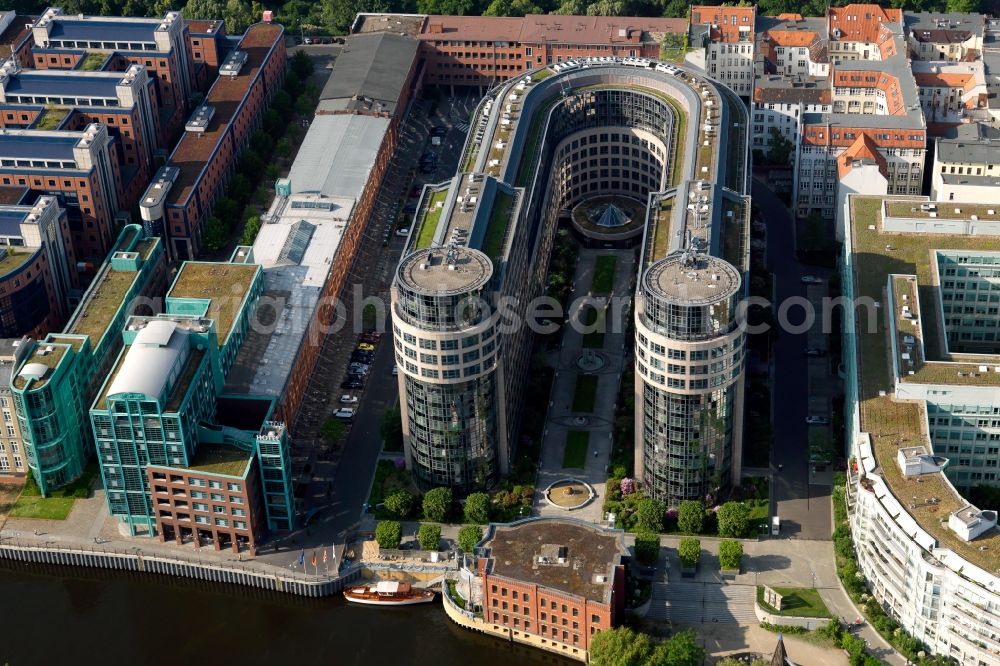 Aerial image Berlin - Rent office of the Ministry of the Interior on the banks of the River Spree in Berlin Moabit