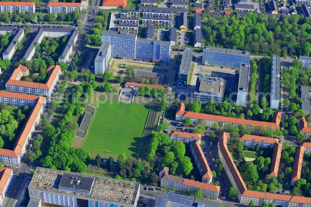 Berlin from the bird's eye view: Job centre, football pitch and office buildings on Gotlindestrasse in the district of Lichtenberg in Berlin in Germany. The buildings are located amidst a residential area consisting of estates and multi-family homes. The job agency is located in the middle, next to the football pitch and arena of SV Lichtenberg 47