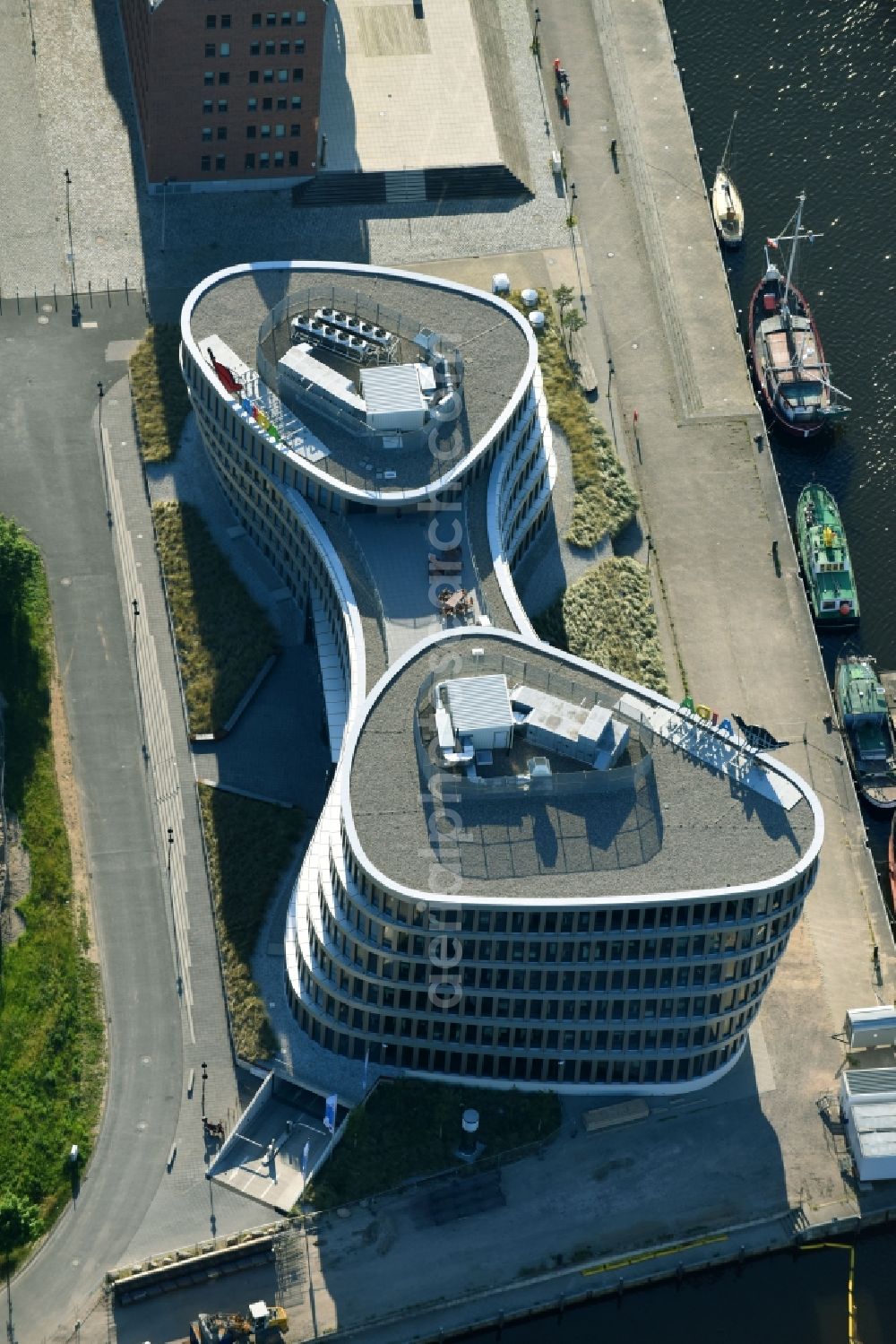 Rostock from the bird's eye view: Office building AIDA Cruises - German Branch of Costa Crociere S.p.A. in Rostock in the state Mecklenburg - Western Pomerania, Germany