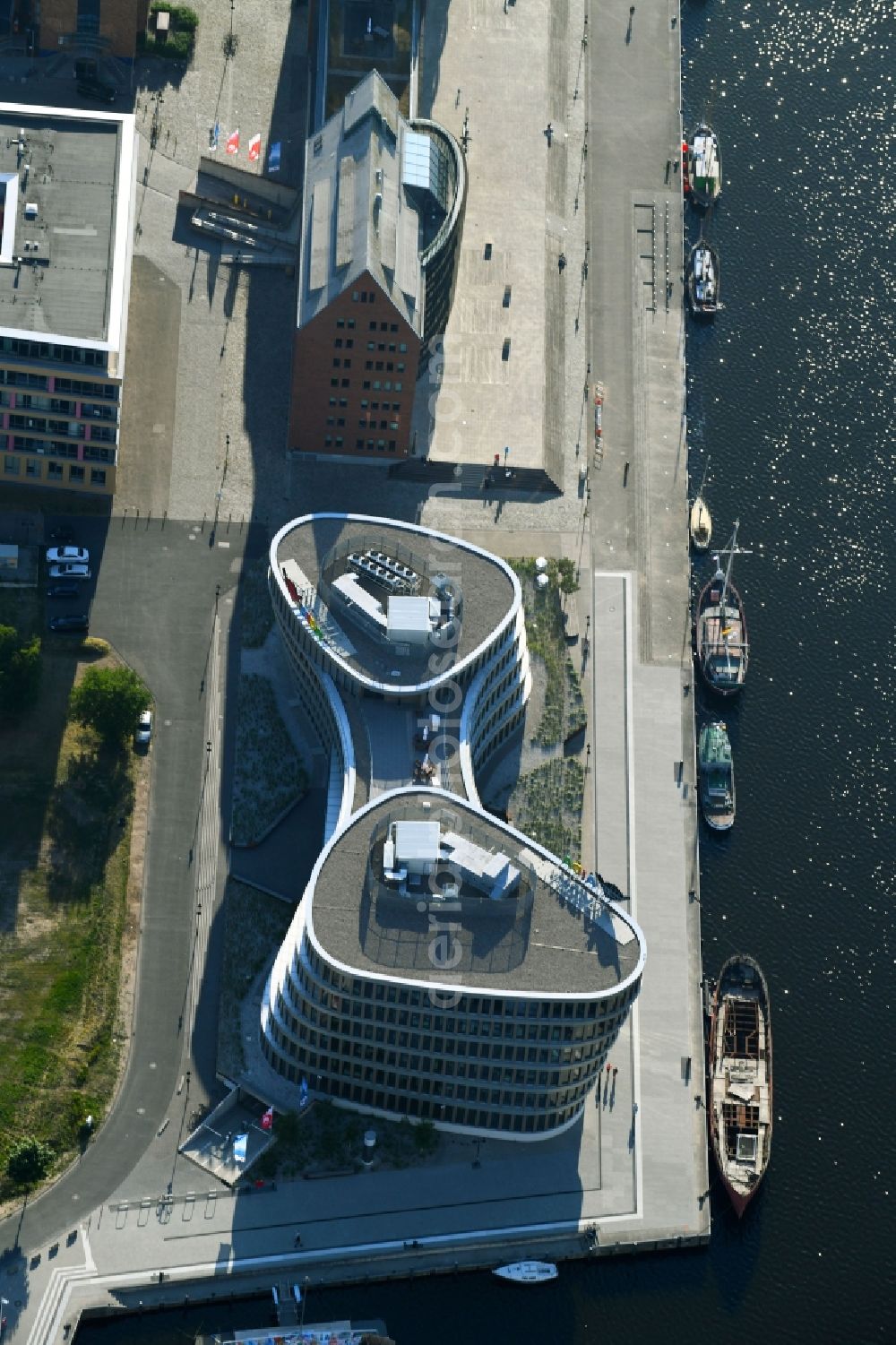 Aerial photograph Rostock - Office building AIDA Cruises - German Branch of Costa Crociere S.p.A. in Rostock in the state Mecklenburg - Western Pomerania, Germany