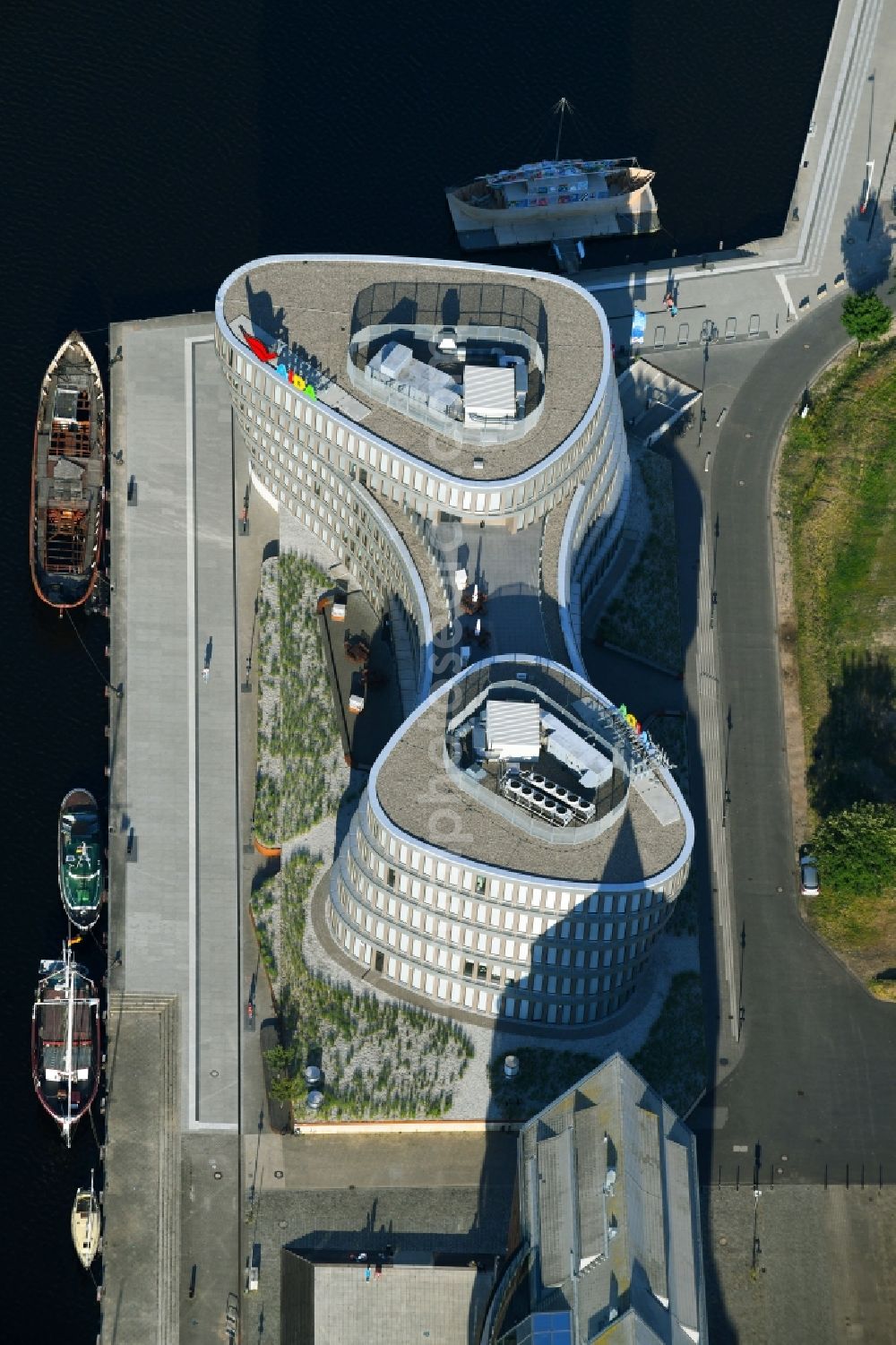 Aerial photograph Rostock - Office building AIDA Cruises - German Branch of Costa Crociere S.p.A. in Rostock in the state Mecklenburg - Western Pomerania, Germany