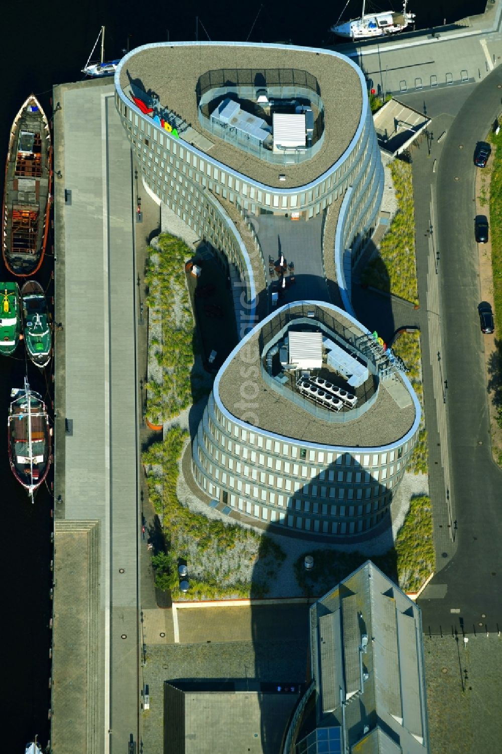 Aerial photograph Rostock - Office building AIDA Cruises - German Branch of Costa Crociere S.p.A. in Rostock in the state Mecklenburg - Western Pomerania, Germany