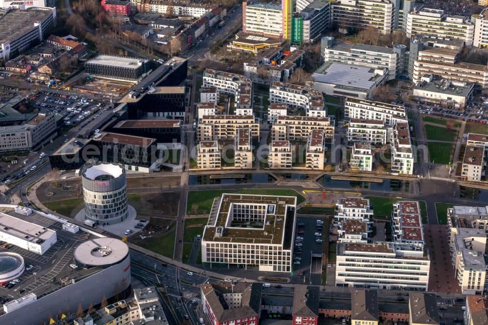 Essen from the bird's eye view: Office building AOK Rheinland/Hamburg - Geschaeftsstelle Essen-Mitte and die Unternehmenszentrale of FUNKE MEDIENGRUPPE GmbH & Co. KGaA on Friedrich-Ebert-Strasse - Jakob-Funke-Platz in Essen in the state North Rhine-Westphalia, Germany