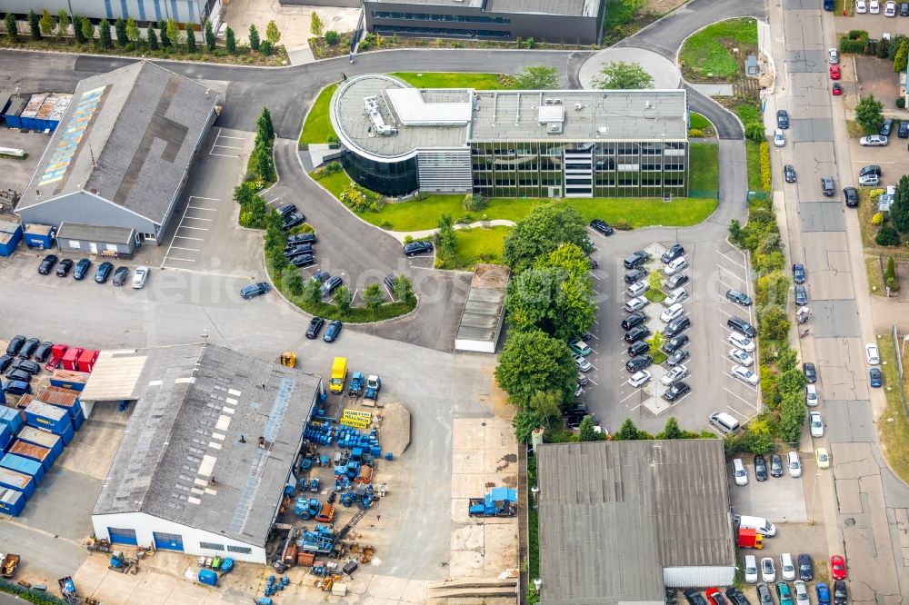 Aerial photograph Dinslaken - Office building Baugesellschaft Walter Hellmich GmbH on Lanterstrasse in Dinslaken in the state North Rhine-Westphalia, Germany