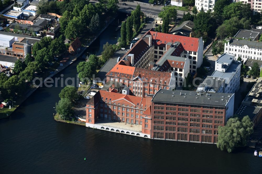 Aerial photograph Berlin - Office building of the administrative and business center, the ARMO moated castle at the east port on the River Spree in Berlin