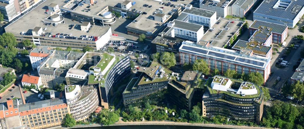 Aerial photograph Berlin - Office building of Botschaft von Bangladesch and of Jonas & Redmann Group GmbH on Kaiserin-Augusta-Allee in the district Mitte in Berlin, Germany