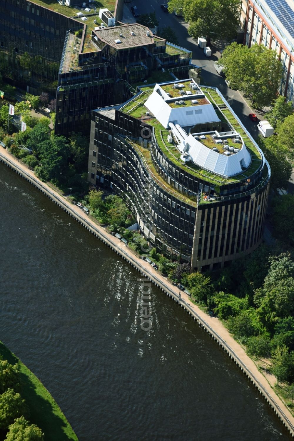 Berlin from the bird's eye view: Office building of Botschaft von Bangladesch and of Jonas & Redmann Group GmbH on Kaiserin-Augusta-Allee in the district Mitte in Berlin, Germany