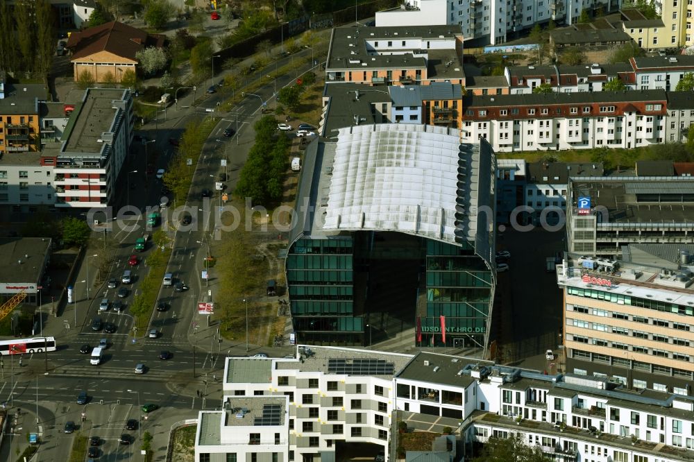 Rostock from the bird's eye view: Office building on Deutsche-Med-Platz in Rostock in the state Mecklenburg - Western Pomerania, Germany