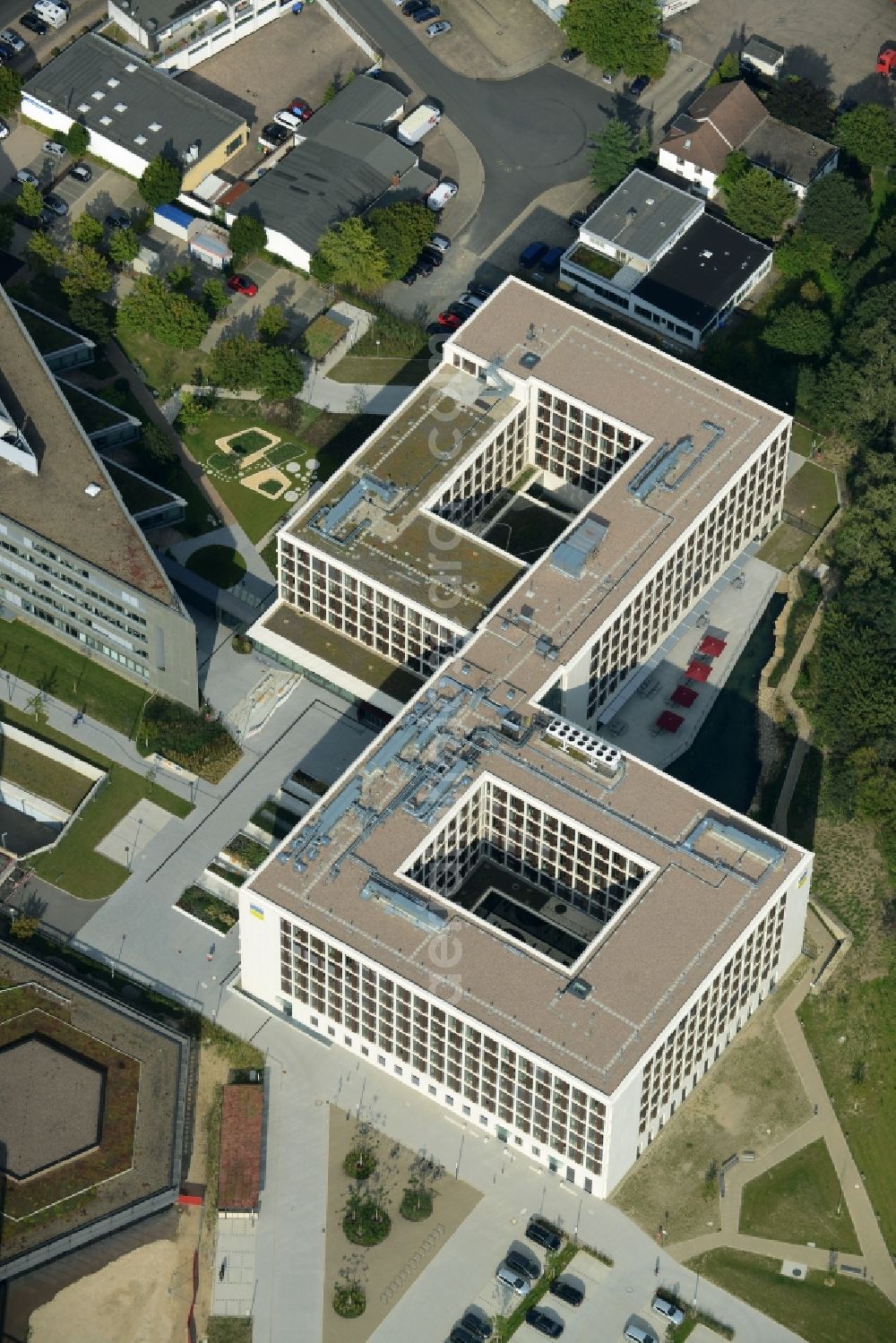 Laatzen from above - Office building of German pension insurance on Lange Weihe in Laatzen in the state Lower Saxony