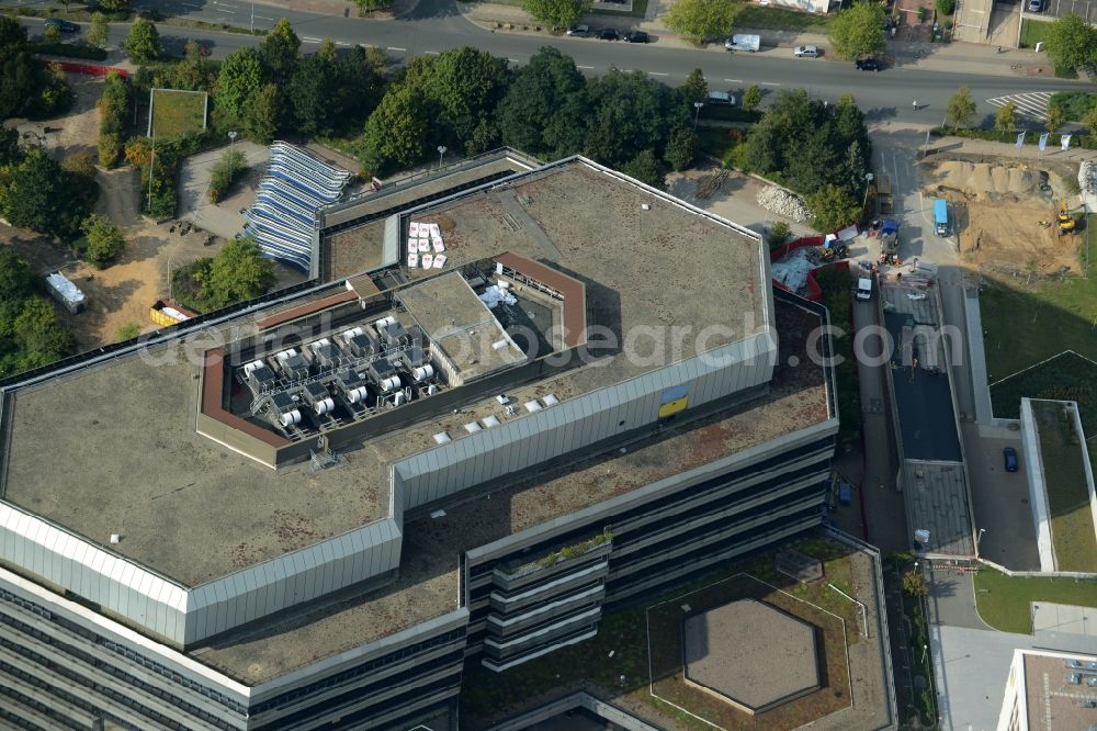 Aerial image Laatzen - Office building of German pension insurance on Lange Weihe in Laatzen in the state Lower Saxony