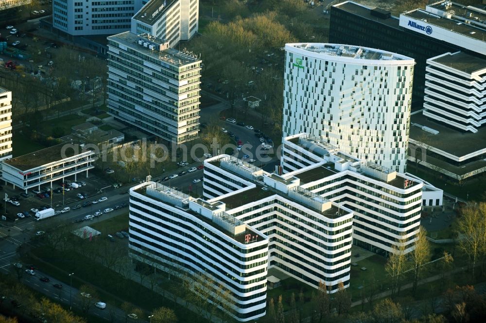 Aerial photograph Hamburg - Office building of the administrative house and business house of the Deutschen TELEKOM AG in the business district city of the north in the district of Winterhude in Hamburg, Germany