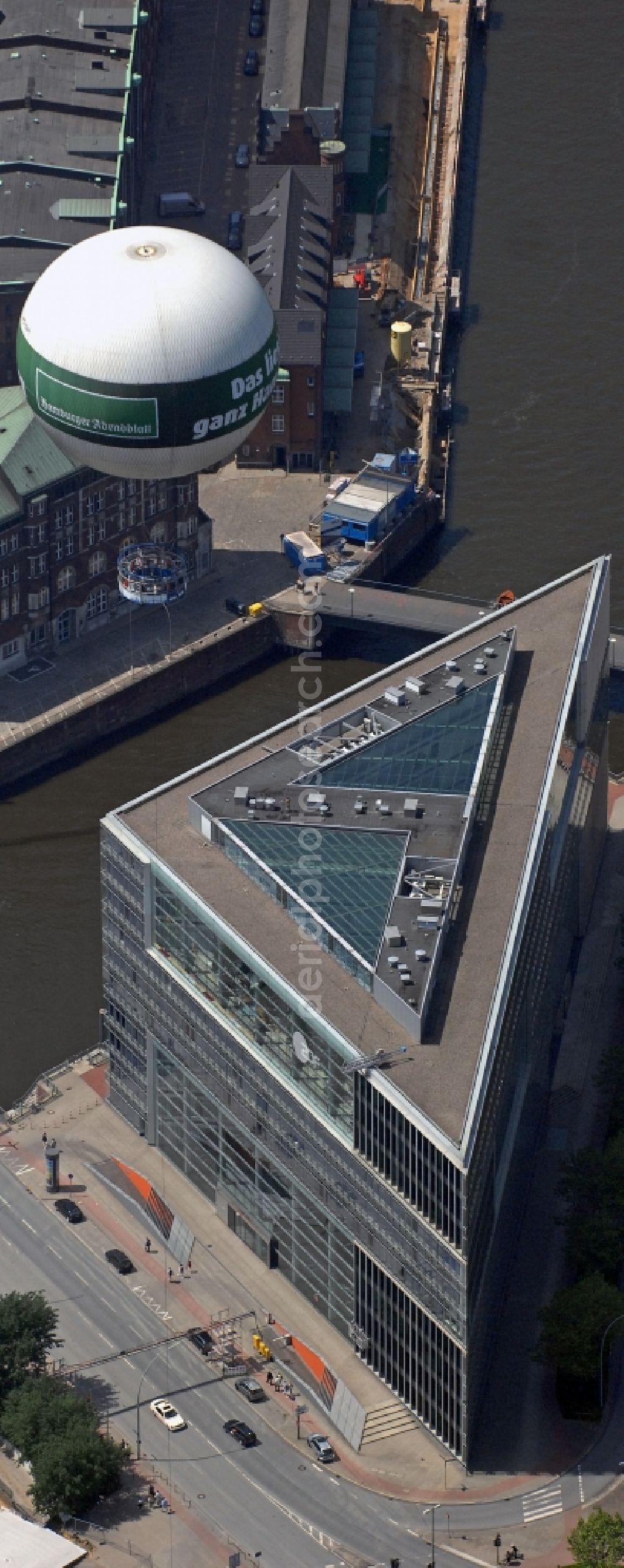 Aerial image Hamburg - Office building DOC Deichtor Office Center on Willy-Brandt-Strasse - Deichtorplatz in the district Altstadt in Hamburg, Germany