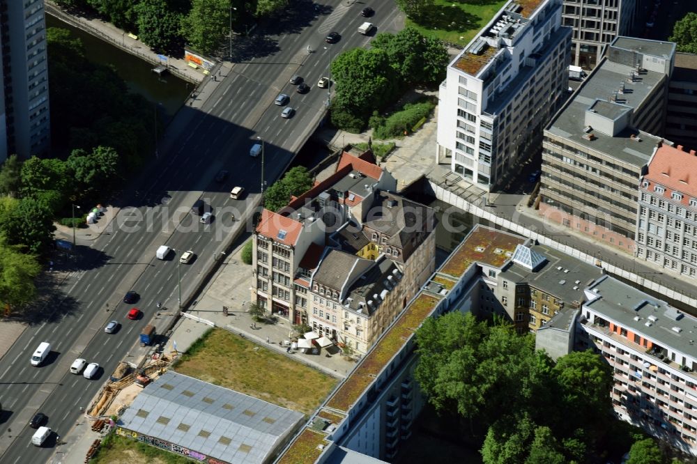 Aerial photograph Berlin - Office building along the Getraudenstrasse and Scharrenstrasse in Berlin, Germany