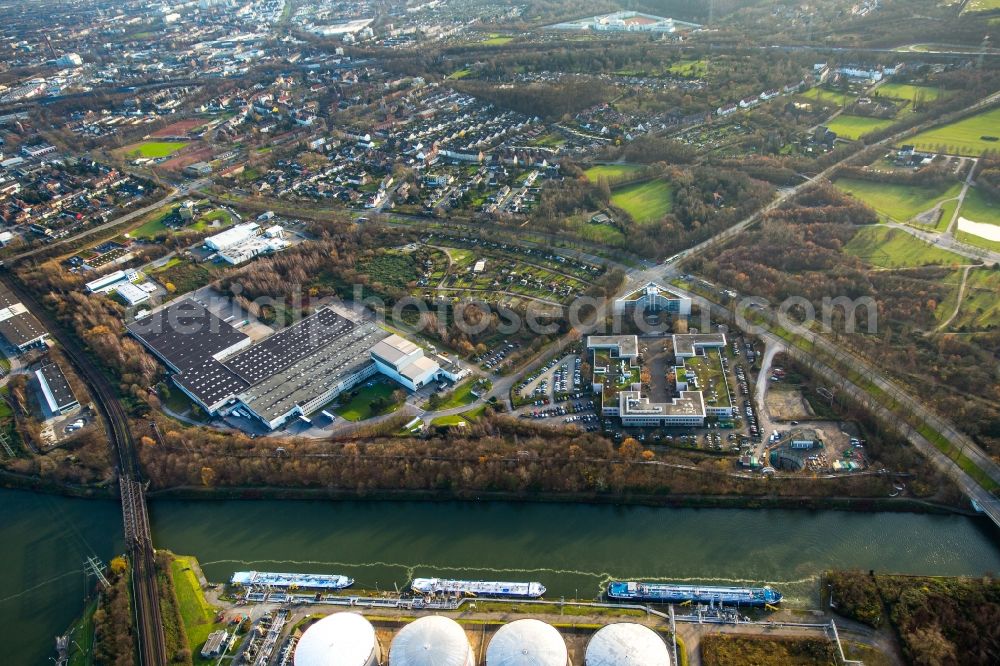 Aerial photograph Gelsenkirchen - Office building of the administrative and business center on the Rhine-Herne Canal in Gelsenkirchen in North Rhine-Westphalia. Among other things, the company 'E.ON Montan, Atos IT Services & Consulting GmbH and the SCHADE Lagertechnik GmbH. Law are the production workshops of corrugated Gelsenkirchen