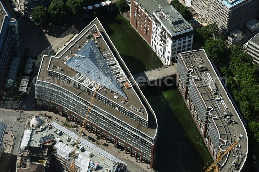 Hamburg from the bird's eye view: Office building of the Hanseatische Radiologie in Hamburg